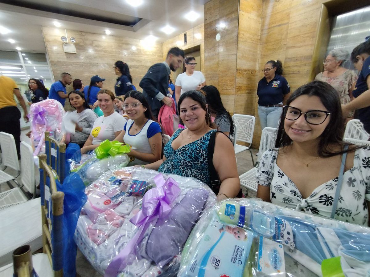 MinTrabajoVE's tweet photo. #20Jun || El #MPPPST a través de la Oficina de Atención al Ciudadano (OAC) realizó entrega de ayudas técnicas, en una jornada de atención especial a nuestros trabajadores y trabajadoras.
#SomosLosDeNico
@AlexisJCorredor https://t.co/Ua2lea5lvQ