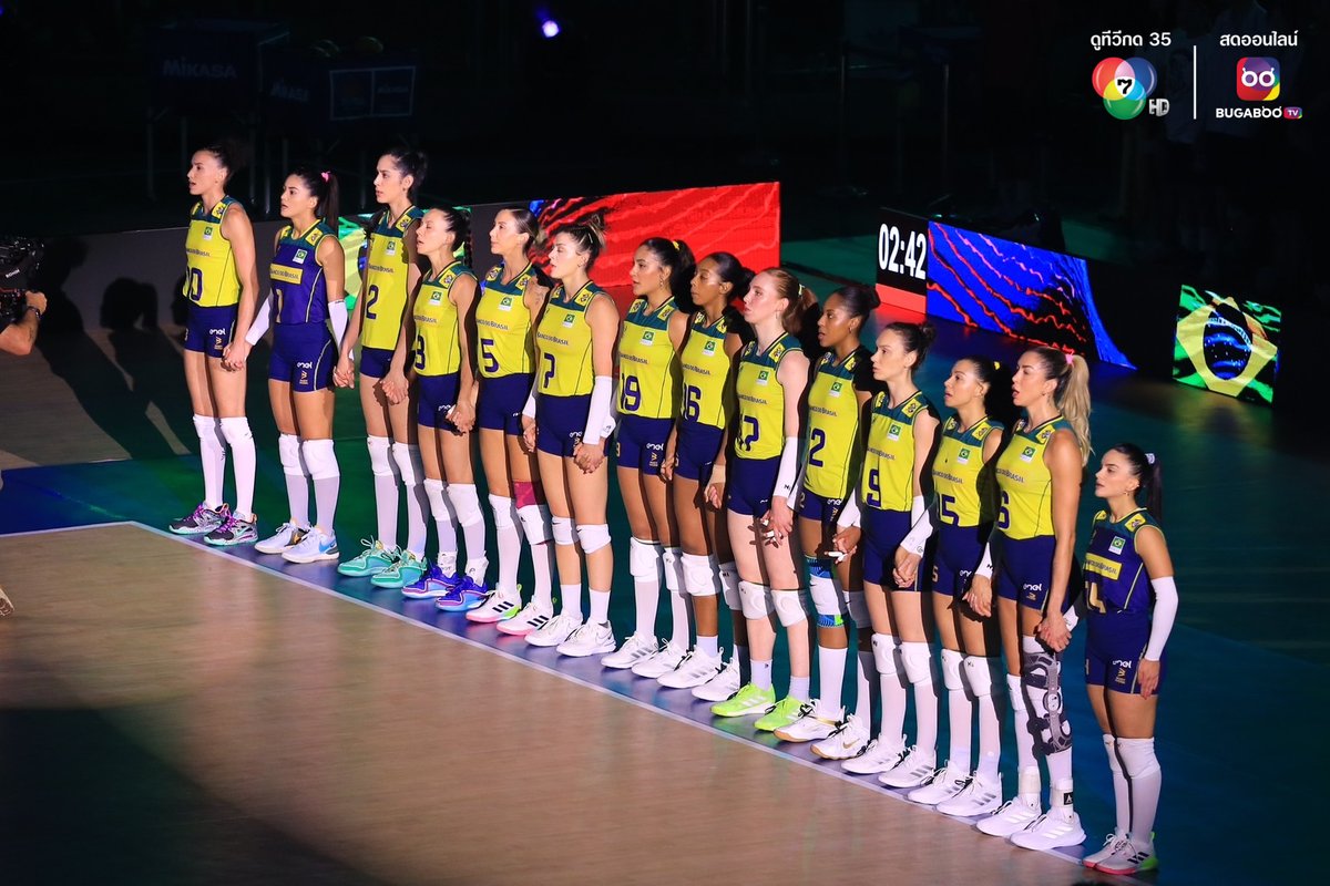 Bugabootv's tweet photo. 📸 สีสันบรรยากาศติดขอบสนาม ส่งตรงจากอินดอร์สเตเดียม หัวหมาก 🏟️ แมตช์ 🇹🇭ทีมชาติไทย พบ ทีมชาติบราซิล🇧🇷 เรียกได้ว่าแฟน ๆ ชาวไทยมาเชียร์และกรี๊ดกันอย่างสุดเสียงถึงขอบสนาม นักตบสาวไทยเก่งมาก สุดยอดมากจ้า👍
.
#วอลเลย์บอลหญิง #วอลเลย์บอลชาย #ดูทีวีกด35 #สดออนไลน์BUGABOOTV https://t.co/ViIqa5lWHL