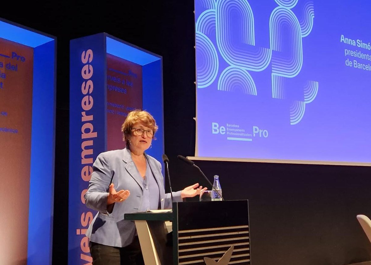 educaciocat's tweet image. Barcelona completarà la reordenació de la FP el 2030, amb 35 centres especialitzats a la ciutat. 

La consellera @AnnaSimo inaugura la jornada en què s'ha presentat el projecte estratègic: "Barcelona ha estat la nau insígnia de les polítiques que s’han desplegat a tot el país".