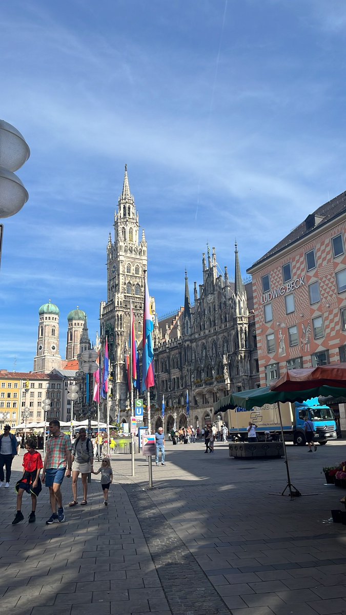 23_RIAA's tweet photo. ماكنت اتوقع بستمتع بميونخ كذا لكن المدينه لطيفه🇩🇪 https://t.co/eDKjlU8LmH