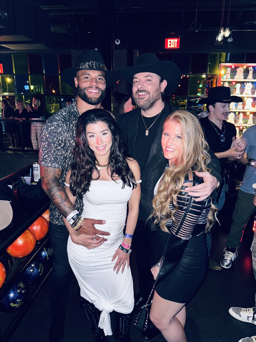 ChrisYoungMusic's tweet image. Night out 🤘