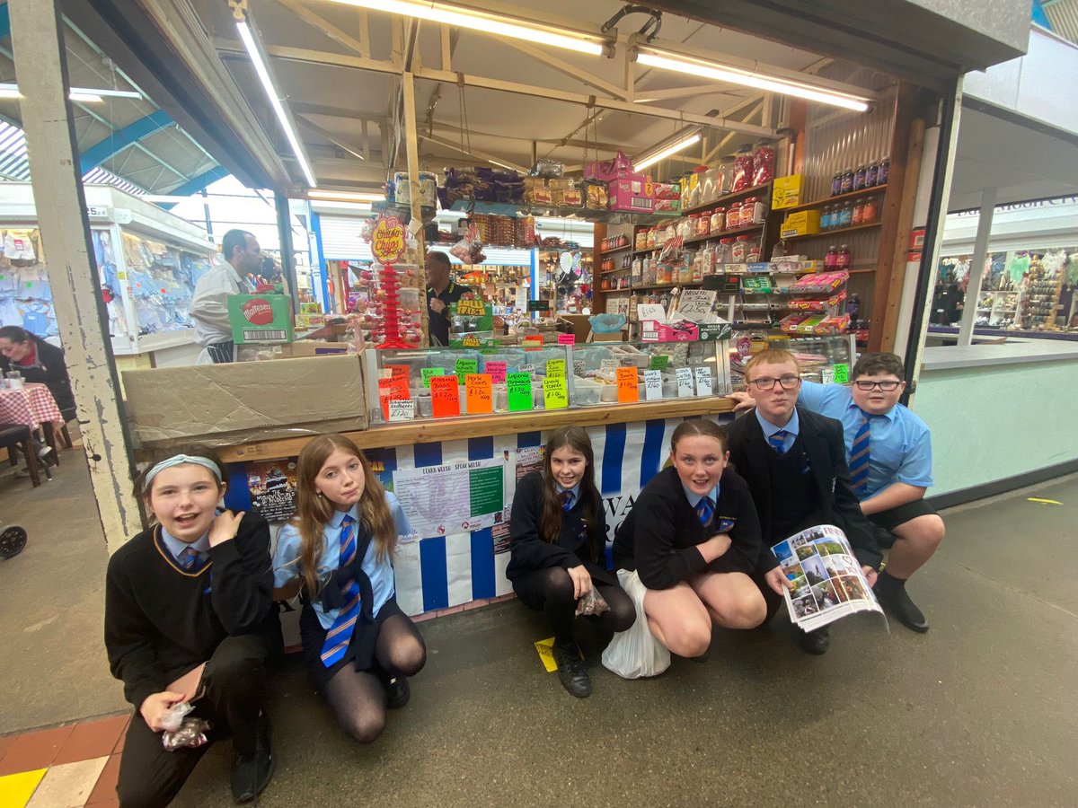 pentrelanguages's tweet image. Our Criw Cymraeg visited Swansea Market today to help local businesses promote the use of Welsh with their customers. Da iawn pawb 👏🏴󠁧󠁢󠁷󠁬󠁳󠁿😍