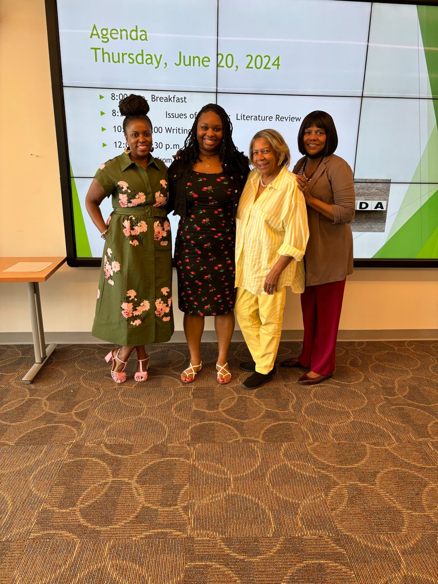 morganstateengl's tweet photo. We love Dr. Dockery! #MorganStateEnglish #EnglishIsTheNewSTEM #MSUEnglish #EnglishIsLIT https://t.co/7mc3YZHNnA