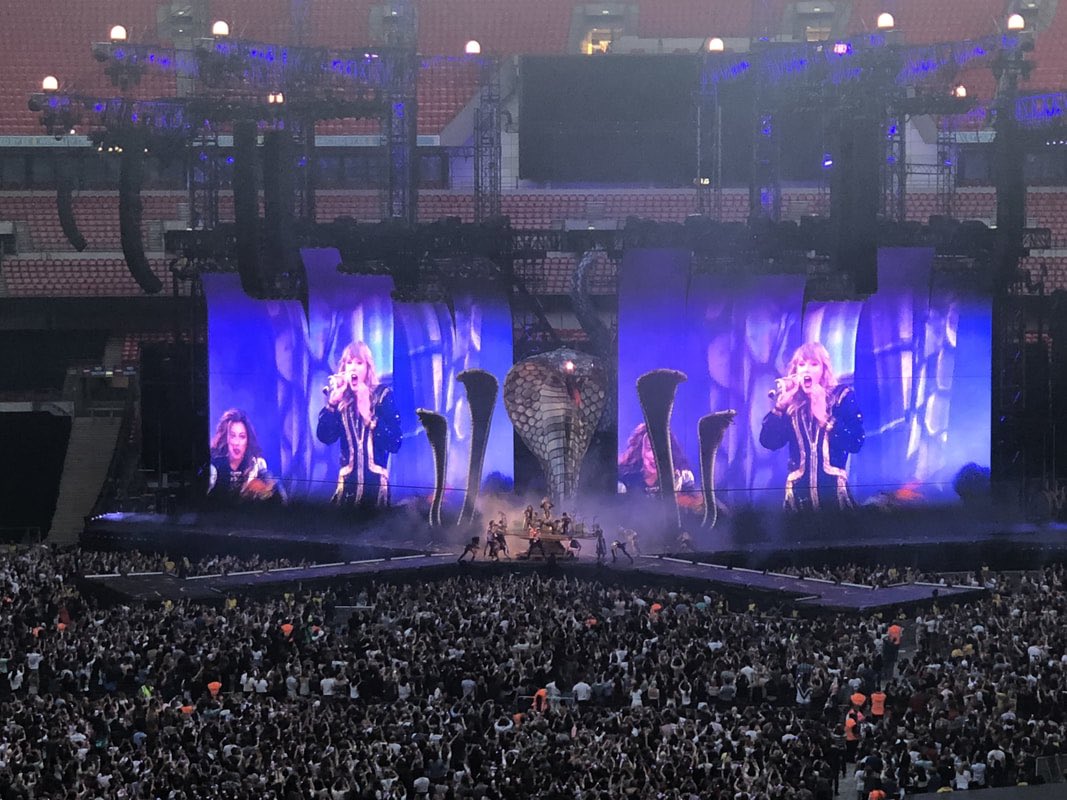 weLuv2Cit's tweet image. The Mayor Of London confirms that Taylor Swift’s 8 shows at Wembley will generate north of £700M in revenue for the city. She will also become the first act to sell out the venue for 8 shows at a grand total of 750K attendees. 
Swift is expected to be honoured with the Order of…