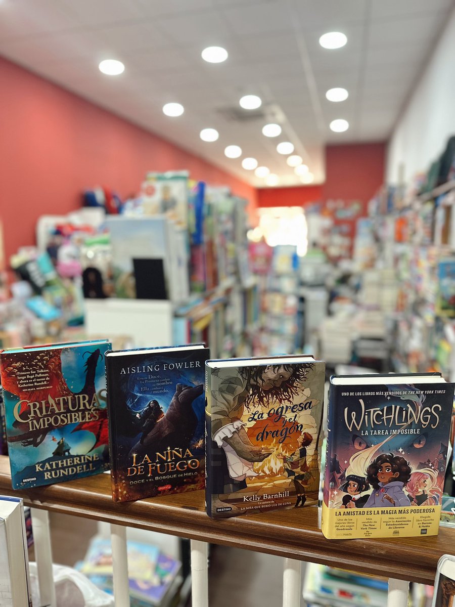 Ya están aquí las vacaciones escolares y hoy os queríamos recomendar unos libritos ideales para que el largo verano se haga más ameno para los lectores a partir de 12 añitos 📖🥰
libreriaeltintero.es