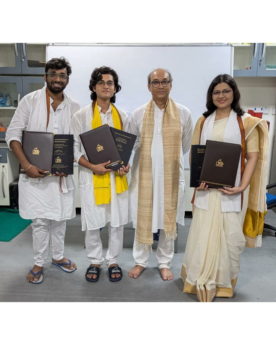 SpinLab_IISERK's tweet image. Proud moment at convocation today as our lab&apos;s graduates received their degrees - two PhDs and one Master&apos;s. 

Congratulations to all three! 

Wishing you the best in your future endeavors. #ConvocationDay #phd #Masters #NewBeginnings