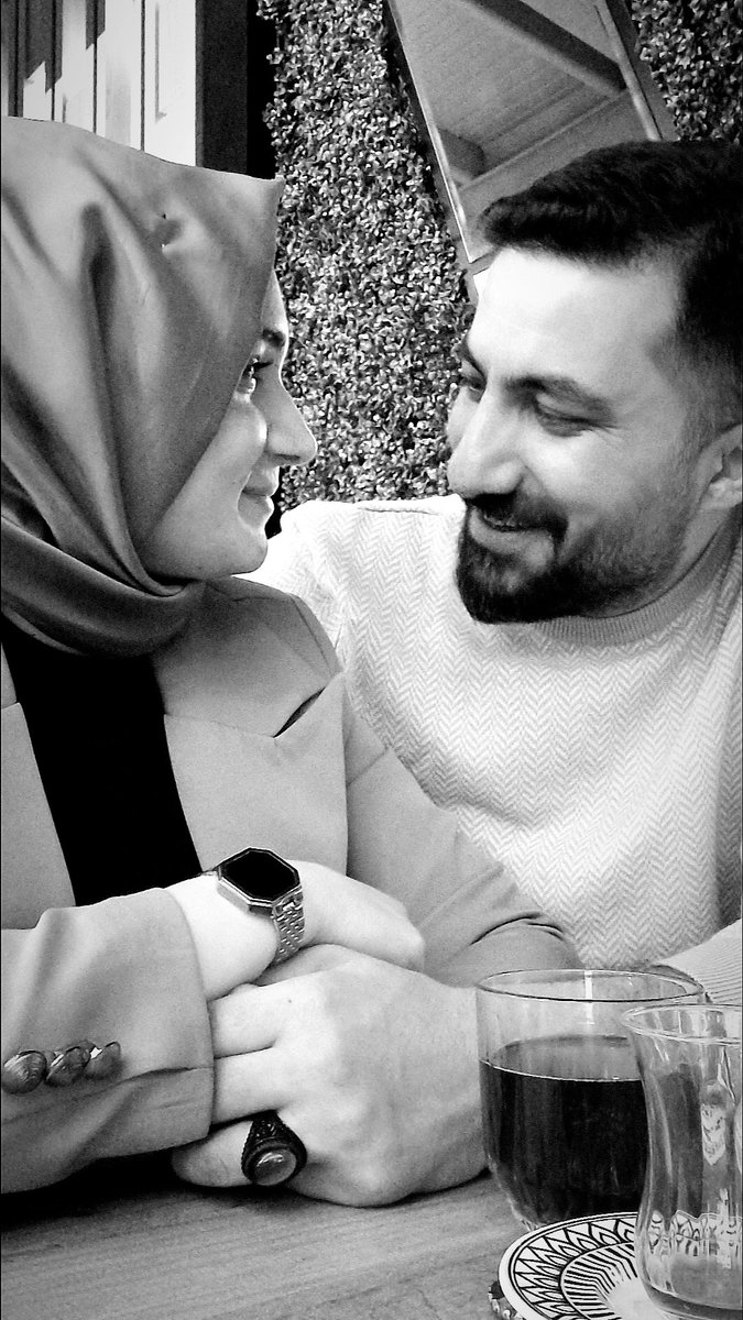 Bir gülüyorsun derman feryadıma,
Her hâlin huzur, her bir hâlin sanki sevda..🤍