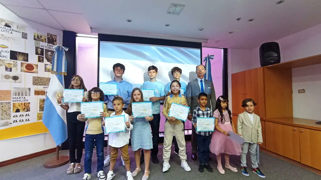 En el marco de la celebración del Día de la Bandera 🇦🇷, convocamos a jóvenes argentinos al acto de Promesa de Lealtad a la Bandera.

Gracias por compartir una mañana albiceleste con nosotros. Felicidades a todos los prometientes y sus familias.

Defenderla, respetarla y amarla 🇦🇷