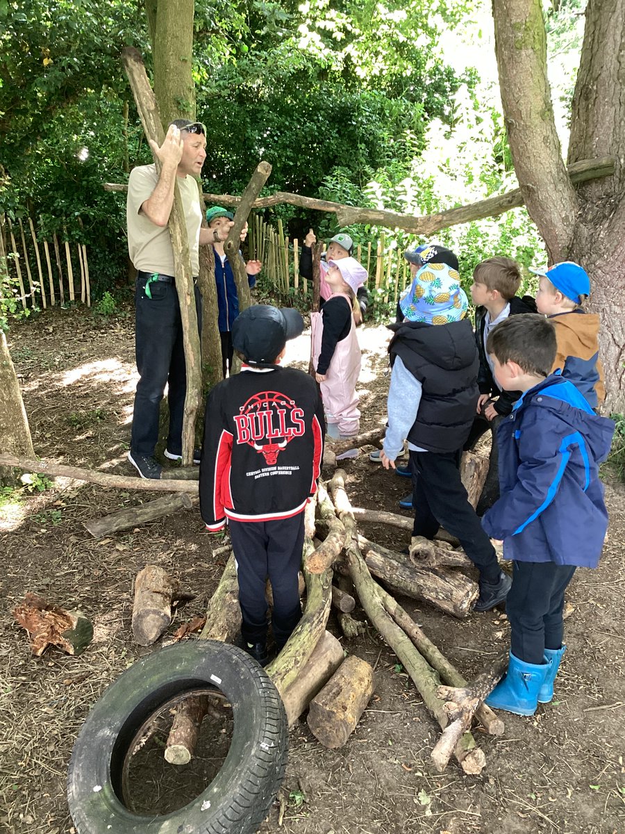 PrimaryDell's tweet photo. KS1 showed amazing collaboration on Wednesday in their teamwork for den building on their forest schools day! #dellfamily #learningatdell https://t.co/ZCJ3eQg514