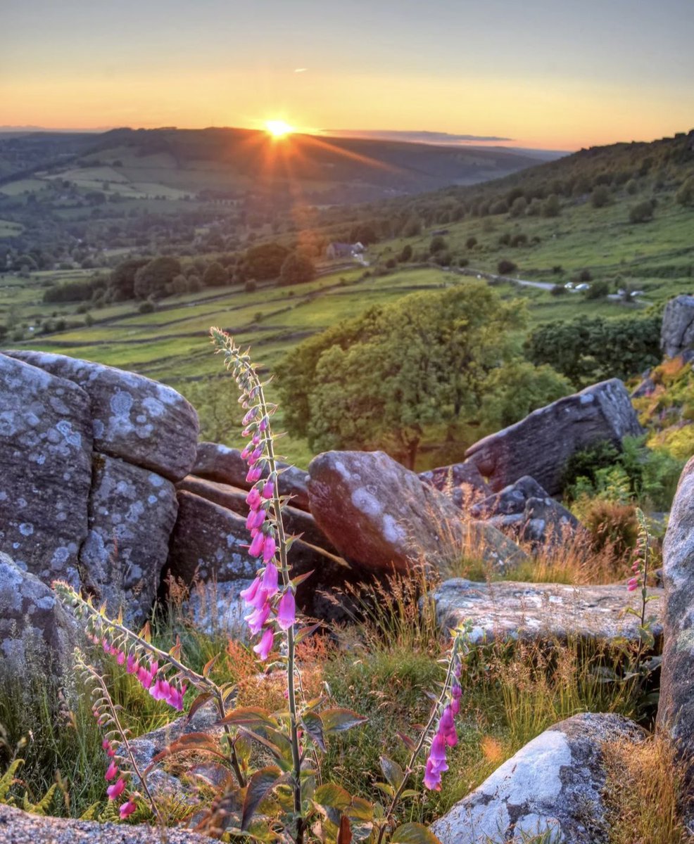 Happy #SummerSolstice from beautiful Baslow Edge in the #PeakDistrict ☀️

It’s the longest day of the year and the official start of summer, and we can’t wait to get out and about 🙌🌿

📸 Gary Wallis