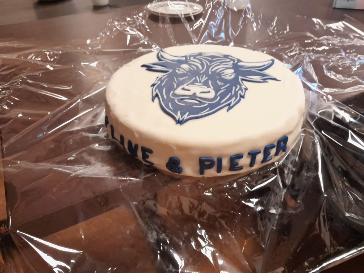 Een zeer interessante politie oefenavond. De agenten van @politiehonden_noord_holland  hebben uitleg gegeven over het werken met politiehonden. Zij demonstreerden ook de kunsten van de honden. Tevens was het voor de wijkagenten Pieter en Eline de laatste oefenavond bij ons.