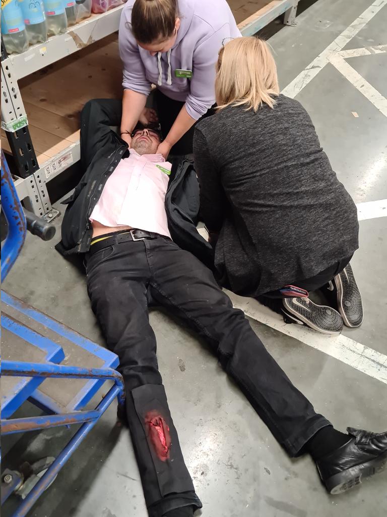Screamtraining's tweet image. Another busy week, showing this workforce how to help in an emergency situation. 
Would you know what to do .
#firstsid 
#teamwork 
#lifesaving 
#realistictraining
Knowing how to help xan save lives -ask for details -work , home &amp;amp; play