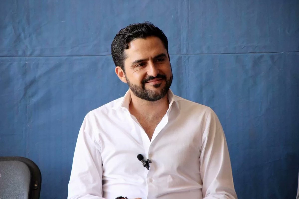 acueductoqro's tweet photo. #LasNuevasCarasDelPAN

Si el PAN quiere seguir vivo en Querétaro, debe reinventarse y abrirle paso a nuevos perfiles como @agusdorantes quién siendo presidente del partido GANÓ carro completo en congreso.

Y ahora fue el senador queretano más votado en los últimos 24 años. https://t.co/FVAhT1BFWz