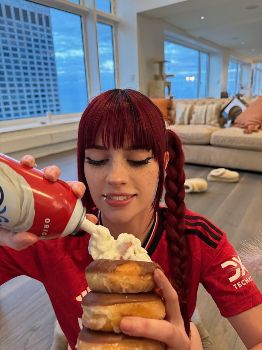 soogsx on X: say hi if i can send you the donuts video 😳  t.coXSzblSwv4u  X