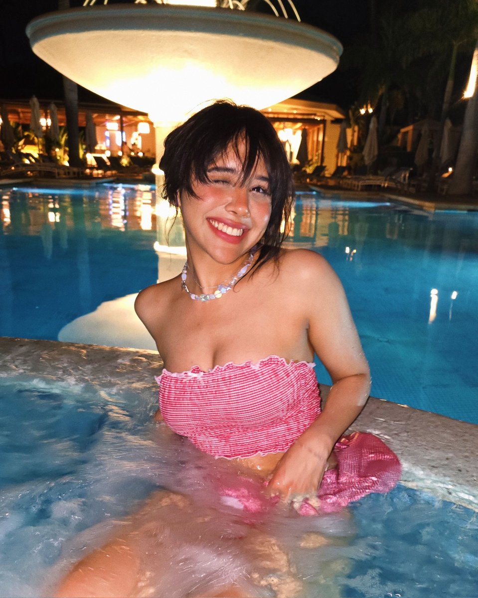 neekolul's tweet image. 🌺🌊