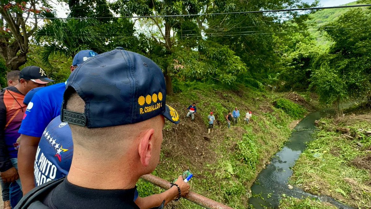 MijpVzla's tweet image. 🇻🇪 Atendiendo las solicitudes realizadas por el pueblo en el Sistema 1x10 del Buen Gobierno, desde Río Caribe, el padrino del edo. Sucre AJ. @CeballosIchaso1 en compañía del Gob. @GPintoVzla anunció la recuperación del sistema de bombeo.

#SomosLosDeNico