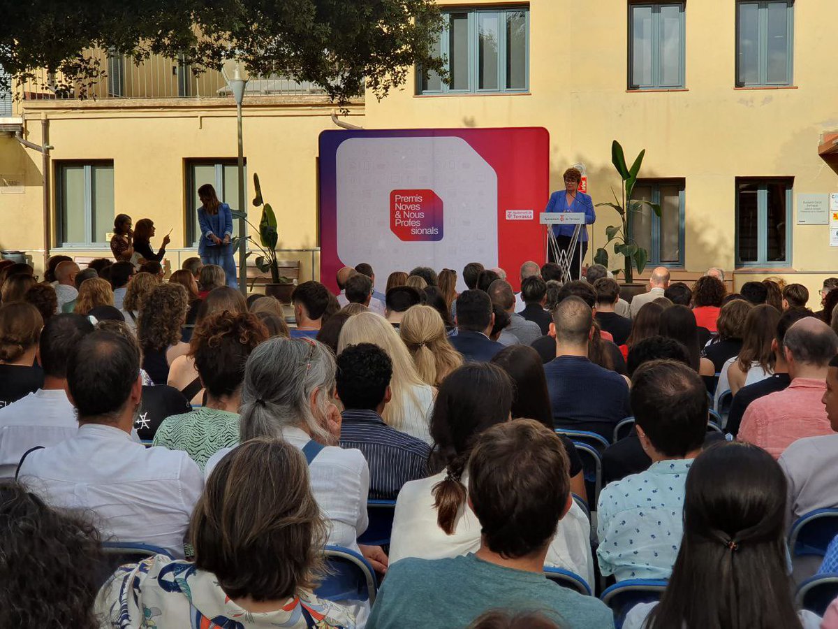educaciocat's tweet image. La consellera @AnnaSimo lliura a Terrassa els 18ens Premis Noves &amp;amp; Nous Professionals 2024.

Aquest curs s’han presentat un total de 137 treballs i 40 han passat a la final. L’objectiu és motivar i promoure l’esperit emprenedor, innovador i creatiu de l’alumnat d'FP i PFI.