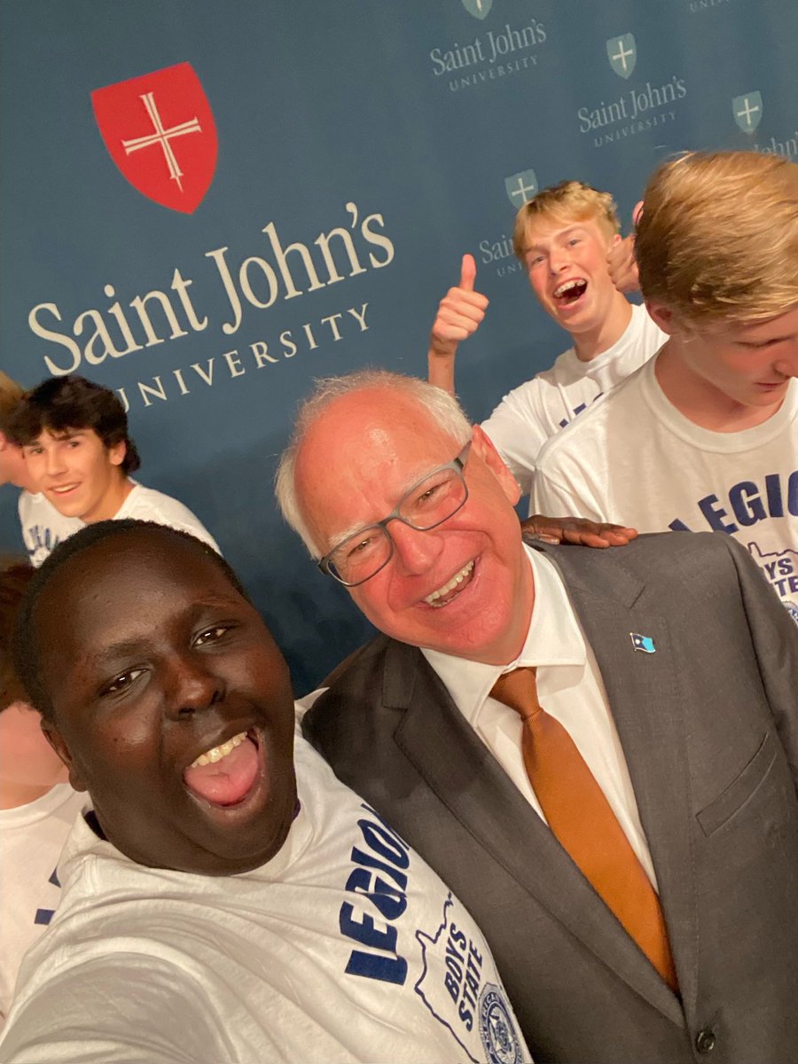 JessicaCabeen's tweet photo. Dear @GovTimWalz I see you met Nathan. When I grow up I want to be just like him! Next time you are in Austin stop by and say hi. #proudprincipal #amazingstudent https://t.co/RSVpuHrPyq