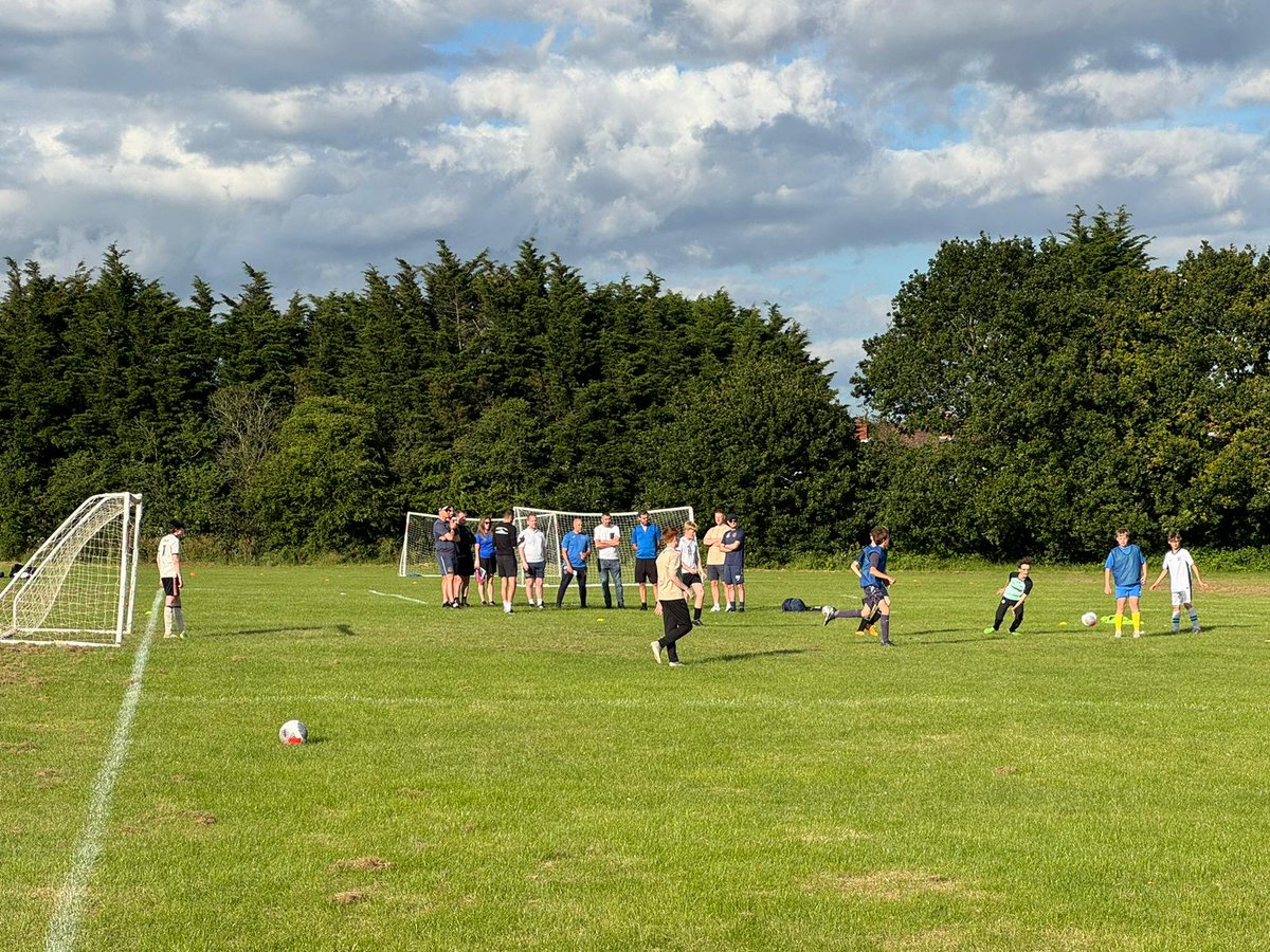 BPR_FC's tweet photo. Yesterday was @BPR_FC's annual coaching development workshop, and what an event it was! ⚽️

Thanks to @Ashley_Gumbrell for running us through some excellent #finishing practices containing our very own U13's! 🙌

Thanks also to @PassNSupport1 for organising! ⚽️💭💡 https://t.co/VzJf4Ce8iM