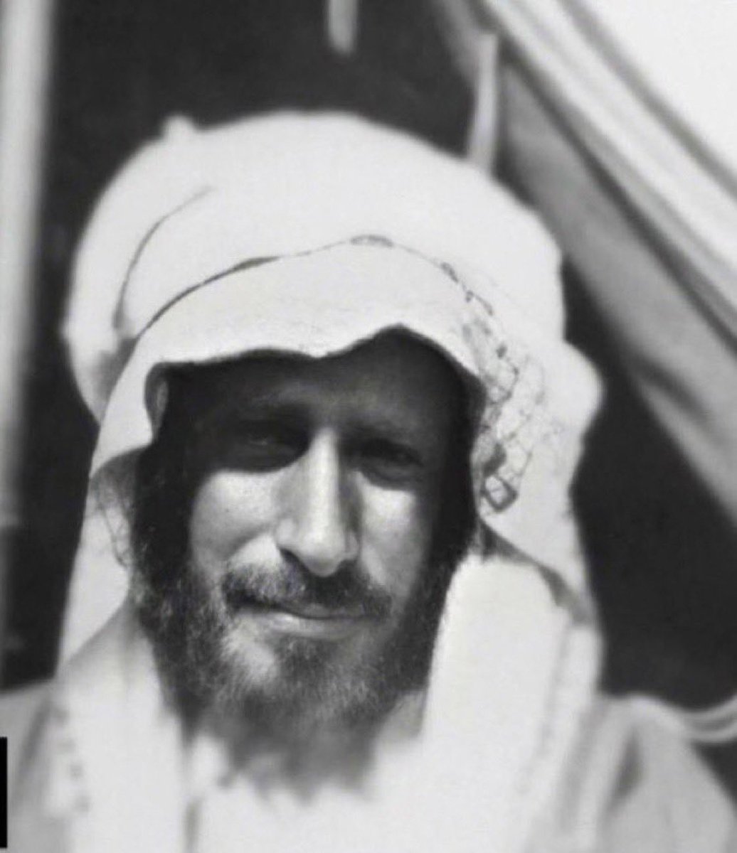 "كم راية بعيال علوى دمرها"

نجداً بها مشـرك ومسلـم ومزيور
ونجداً بها ظلما وفيصـل قمرها

يقودها فيصل على شقة النور
كم رايةٍ بعيال علوى دمرها

الشيخ / فيصل بن سلطان الدويش " الهارف " شيخ قبيلة مطير رحمه الله