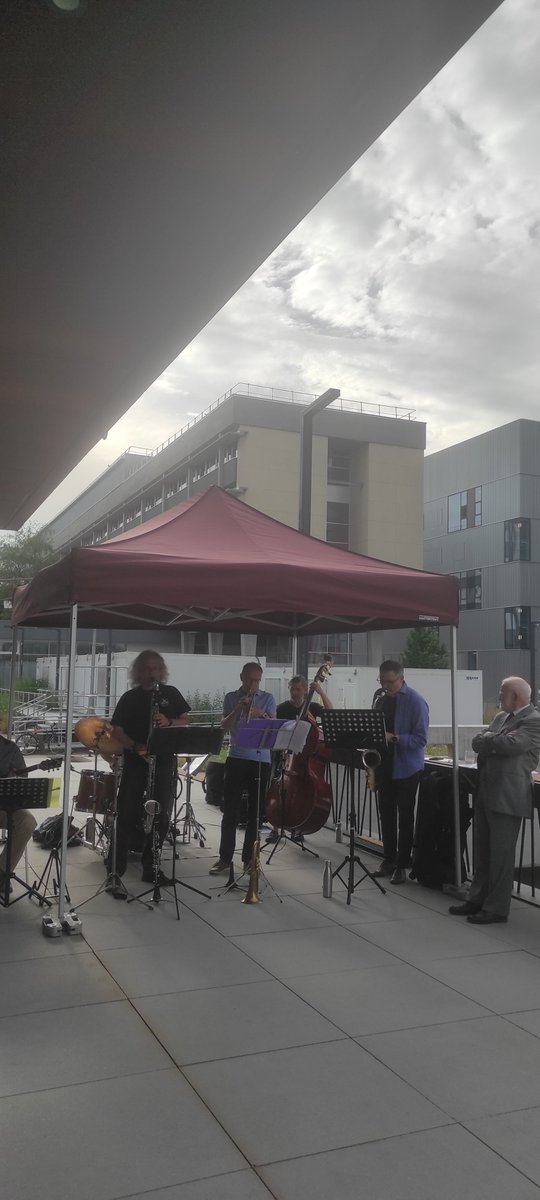 Une très belle journée en l'honneur des 50 ans de l'IBMC qui se clôture dans une agréable ambiance, conviviale et musicale 🎺🎷