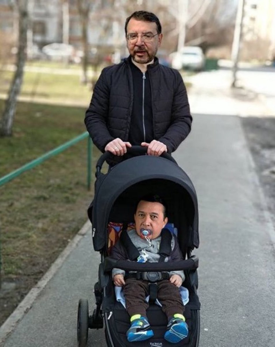 waraujo64's tweet photo. Bien bonito vea… 😂

El Esperancito y su apa… https://t.co/A1GhDJOGxp