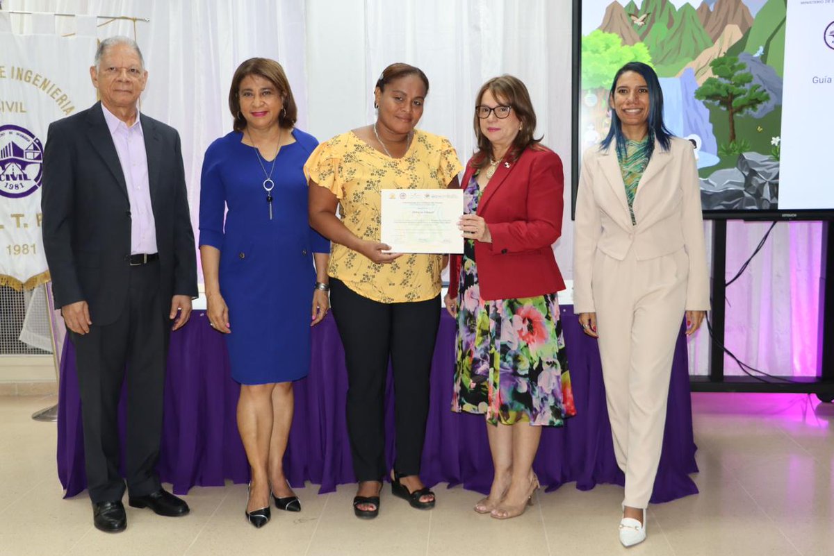 Con el propósito de que los estudiantes adquieran conocimientos sobre las Geociencias y las Ciencias Ambientales, participé en la entrega de la “Guía para la enseñanza de la geología en 4°, 5° y 6° de primaria”.