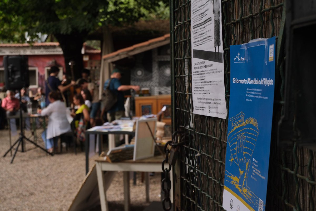 Il nostro incontro a Casetta Rossa inizia con un minuto di silenzio in memoria di #SatnamSingh #refugeesday #GiornataMondialedeiRifugiati #20giugno #Diritti #persone #migranti