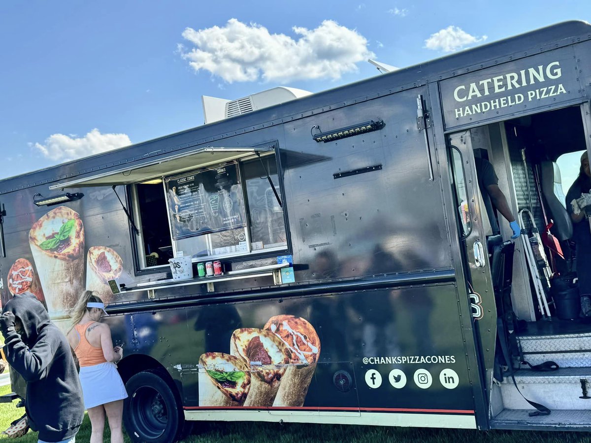 ChanksUSA's tweet photo. 🍕✨ Philly! Get ready for a delicious night because we will be at The Overbrook Night Market TONIGHT! 🚚🍴

📍 Location: 6200 Lancaster Avenue, Philadelphia, PA 19151
⏰ Time: 6pm - 10pm

It’s going to be hot out, so make sure to stay hydrated! See you there! 🌙✨ https://t.co/Sv3Io0l8T1