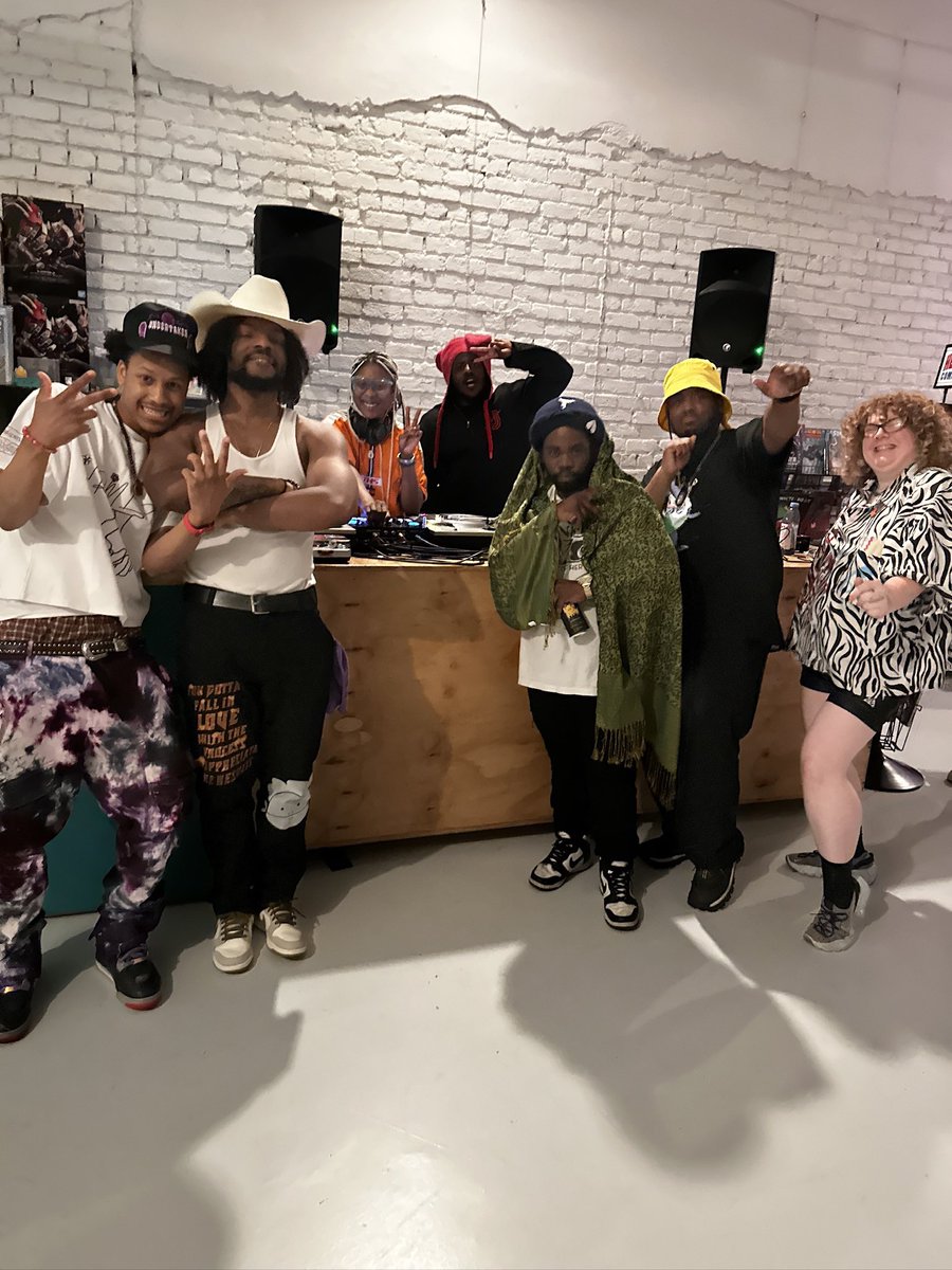 Big salutes to all the love from <a href="/OFFBEATjxn/">Offbeat</a> for all the love! See y’all soon Chicago! #WeirdlyLuXXuriousTour