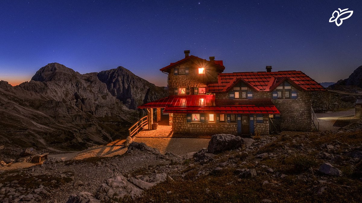 Do you know the feeling of touching the stars with your finger? 🌟 Starting from today, you get the chance to sleep in a mountain hut surrounded by nature and silence ➡️tinyurl.com/SleepMountainH…

[📷P. O. Dellasega]
#visittrentino #trentinowow #summerintrentino