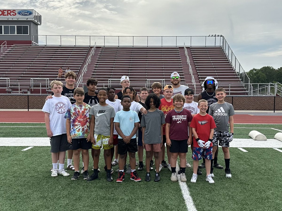 CHSDragonFB's tweet image. Coach Johns had 6th grade player helpers were Coach Jonah Holcomb Nick Graham Luke Roeder Spencer Bounds Brayden Santibanez Cayson Stanford Bryson Johnson Patrick Belyeu Coleman Tolbert Kylan Holmes Ayden Jacobs‼️‼️