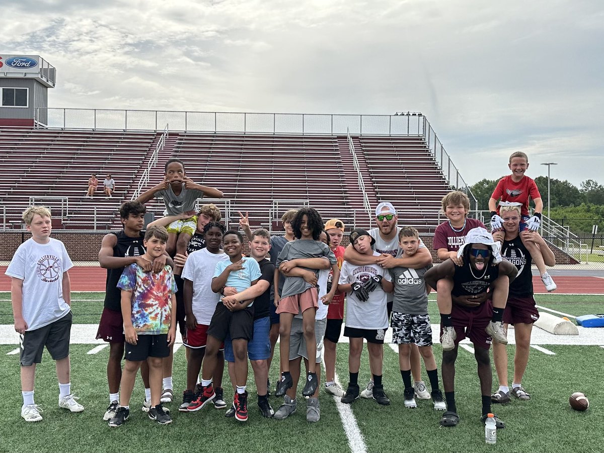 CHSDragonFB's tweet image. Coach Johns had 6th grade player helpers were Coach Jonah Holcomb Nick Graham Luke Roeder Spencer Bounds Brayden Santibanez Cayson Stanford Bryson Johnson Patrick Belyeu Coleman Tolbert Kylan Holmes Ayden Jacobs‼️‼️