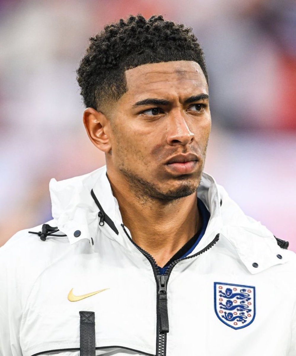 centregoals's tweet image. 🚨🚨| Jude Bellingham’s first half stats vs. Denmark:

— 0 goals
— 0 assists
— Key passes (0) 
— Possession lost (7)
— Ground duels won (0) 
— Aerial duels won (0) 
— Successful dribble attempts (0) 
— Shots on target (0) 

😬