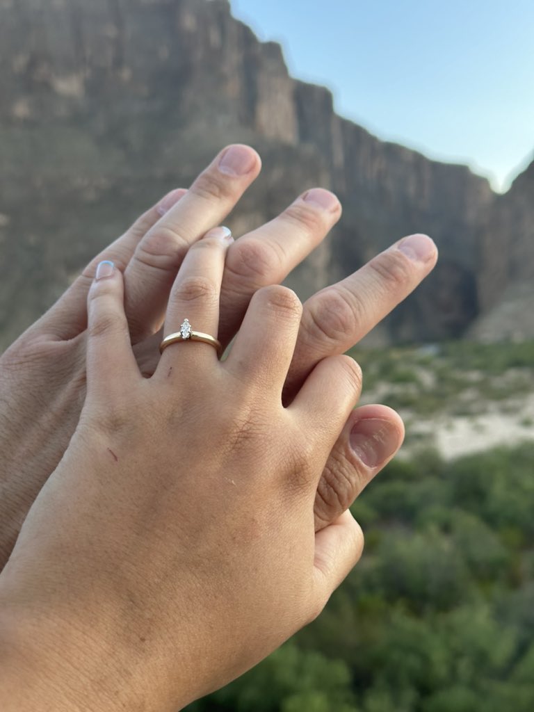 ColinDeaver_'s tweet image. They tell you in Journalism school never to ask “Yes or No” questions, but hopefully they’ll make an exception just this once! ❤️💍