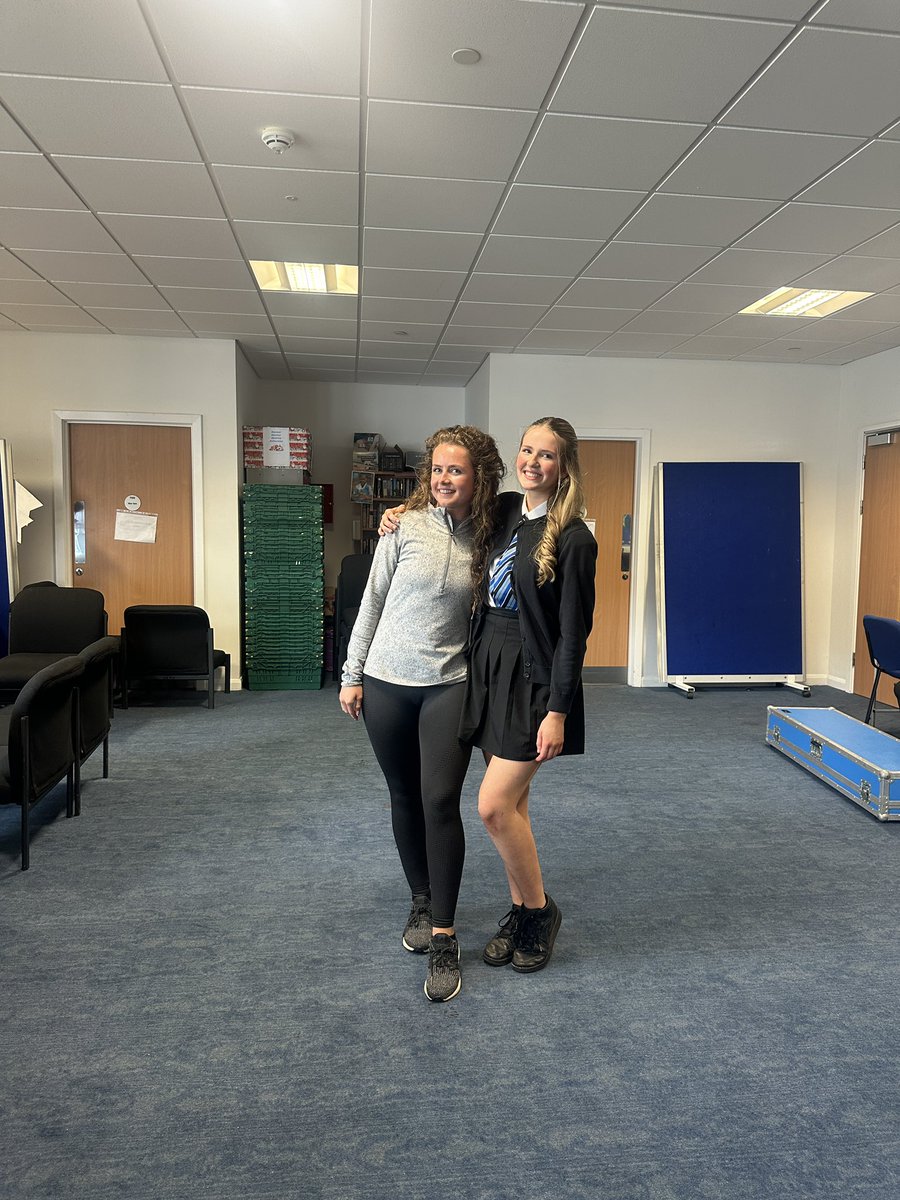 Pizza and Awards party for the girls football team to celebrate their hard work and dedication this year❤️
I am already looking forward to see what next year brings🌟
We also said our final goodbyes and best wishes to Louisa who is leaving, keep being you🥺
