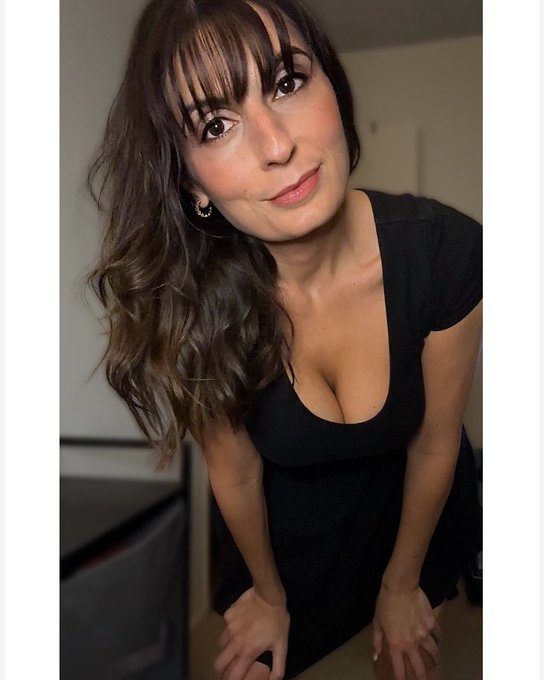 When it all comes together 👗 #littleblackdress #hair #makeup #alldoneup #bangs #banging #thursday #vibes<a href="/tag/littleblackdress"class="tags">#littleblackdress</a><a href="/tag/energy"class="tags"><span>#energy</span></a><a href="/tag/hair"class="tags"><span>#hair</span></a><a href="/tag/makeup"class="tags"><span>#makeup</span></a><a href="/tag/thursday"class="tags"><span>#thursday</span></a><a href="/tag/vibes"class="tags"><span>#vibes</span></a><a href="/tag/bangs"class="tags"><span>#bangs</span></a>