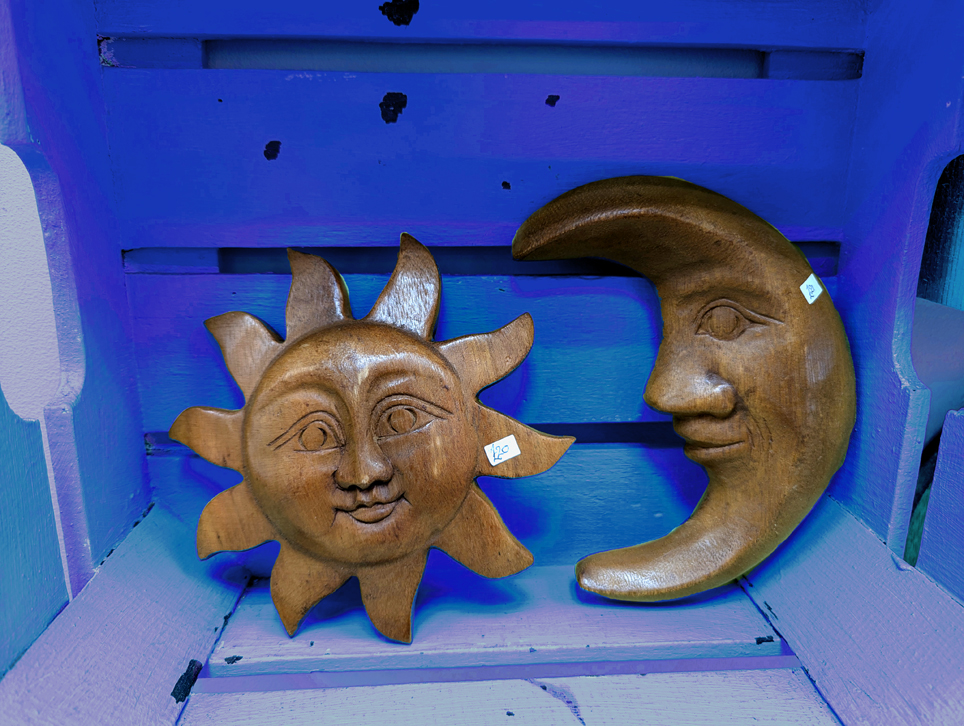 It is the summer solstice today at 9.50pm. Whata glorious day it was today as well! Have fun anyone who is celebrating it tonight.

#solstice #solstice2024 #summersolstice2024 #solsticeUK #sun #moon #woodensun #woodenmoon #woodensunwallart #woodenmoonwallart #handmadegiftsuk