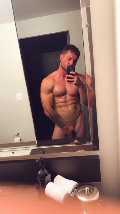 Hotel selfies don&rsquo;t get better than this https://t.co/MmFKrv6haQ