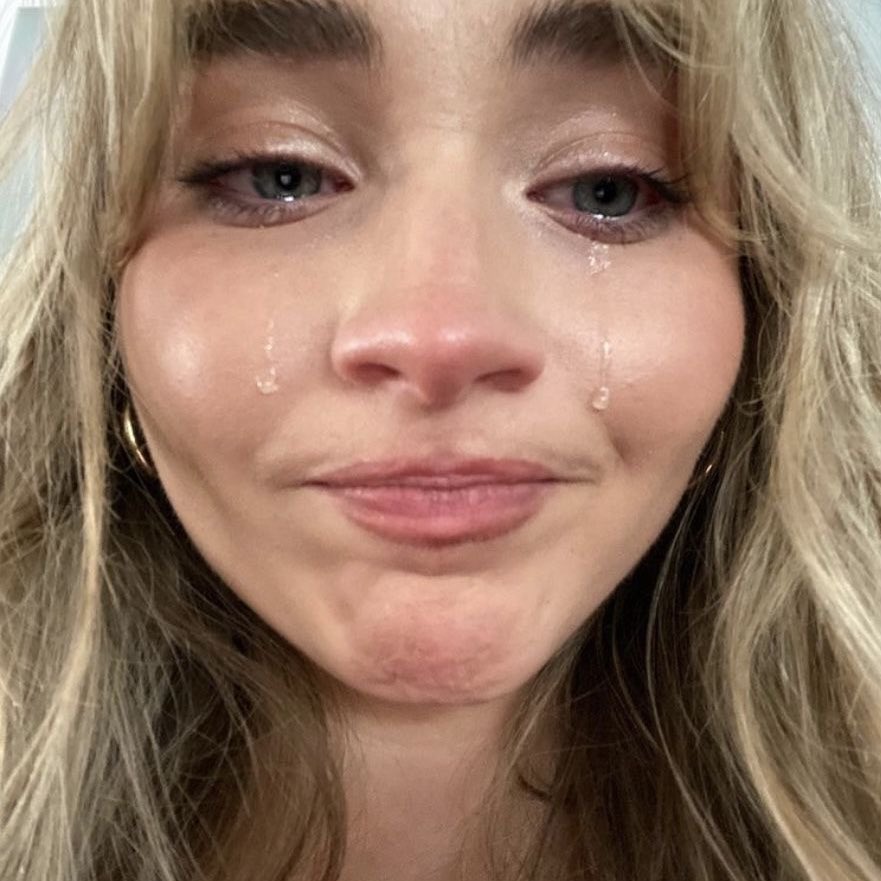 please please please — คนอื่นมองว่าเรามี common sense และรสนิยมที่่ดีมาตลอด จนมาคบกับเธอดูเหมือนจะขัดกับสองสิ่งนี้ อยากขอร้องว่าให้เธอทำตัวดีๆ ไม่ให้สิ่งที่เรากังวลกลายเป็นความจริง เพราะบอกคนอื่นไปเยอะว่าเธอแตกต่างจากคนอื่น ขอล่ะอย่าทำให้ขายหน้าได้ไหม อกหักไม่ว่าแต่เสียหน้าไม่ได้