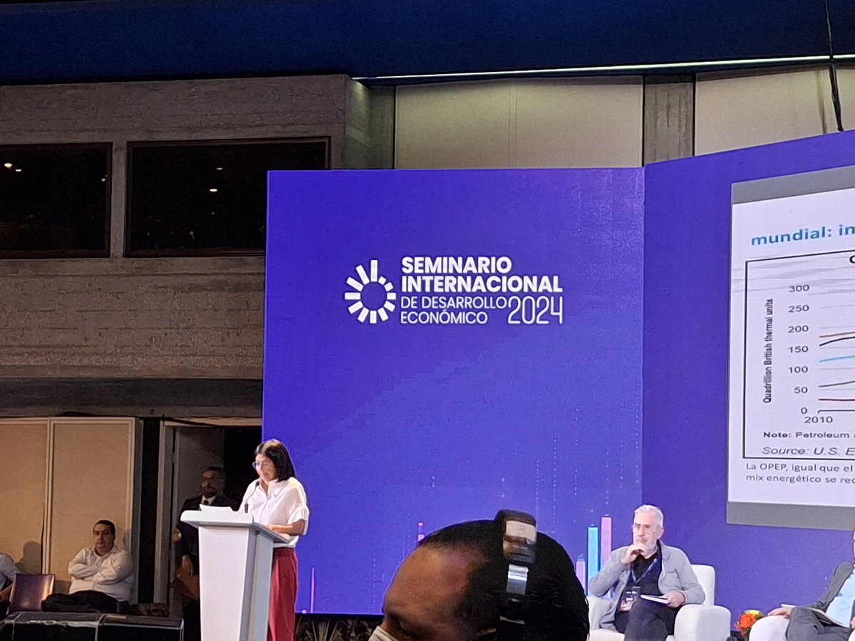 Dagober76504073's tweet photo. Participando en el Seminario Internacional de Desarrollo Económico 2024, organizado por el Instituto de Estudios Economicos y Tecnológicos.
La VPE Delcy Rodriguez presenta ponencia magistral sobre situación económica de Venezuela ante audiencia colmó teatro Teresa Carreño. https://t.co/dg902jTdGQ