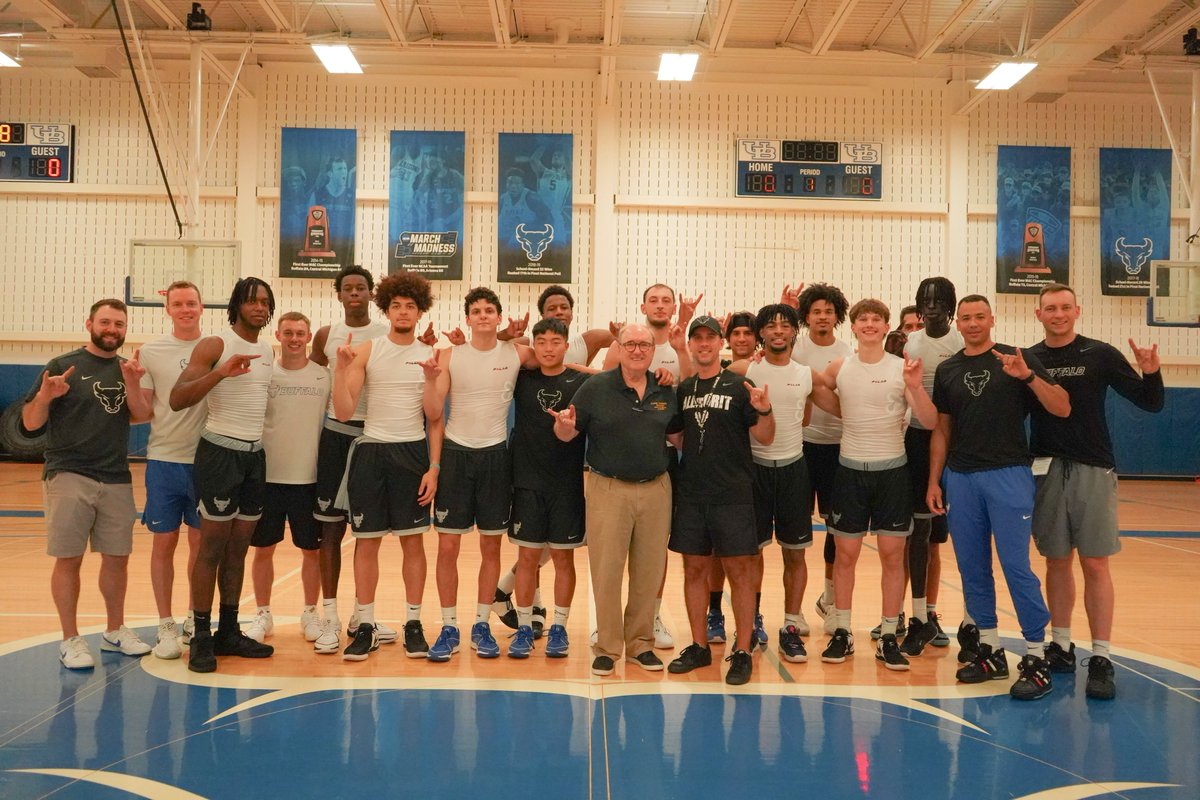 George Halcovage III (@coachgh3) on Twitter photo Great to have one of our most loyal <a href="/ubalumni/">University at Buffalo Alumni</a> Ed Cavan at our workout today! Thanks to the Cavan Family for their continued support to <a href="/UBuffaloMBB/">Buffalo Men's Basketball</a> & <a href="/UBAthletics/">UB Athletics</a> !!!
#UBhornsUP ๐ค๐ผ Great to have one of our most loyal <a href="/ubalumni/">University at Buffalo Alumni</a> Ed Cavan at our workout today! Thanks to the Cavan Family for their continued support to <a href="/UBuffaloMBB/">Buffalo Men's Basketball</a> & <a href="/UBAthletics/">UB Athletics</a> !!!
#UBhornsUP ๐ค๐ผ
