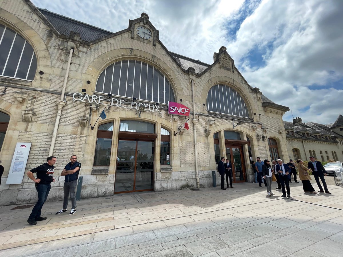 fbonneau's tweet image. Avec @vpecresse à Dreux et Montargis nous annonçons notre action commune majeure pour le #train du quotidien. Après les baisses tarifaires, nous créons un abonnement commun NAVIGO REMI dès 2025 ! 
Un titre unique, attractif, simplifié pour les usagers de nos 2 régions. 
#mobilité