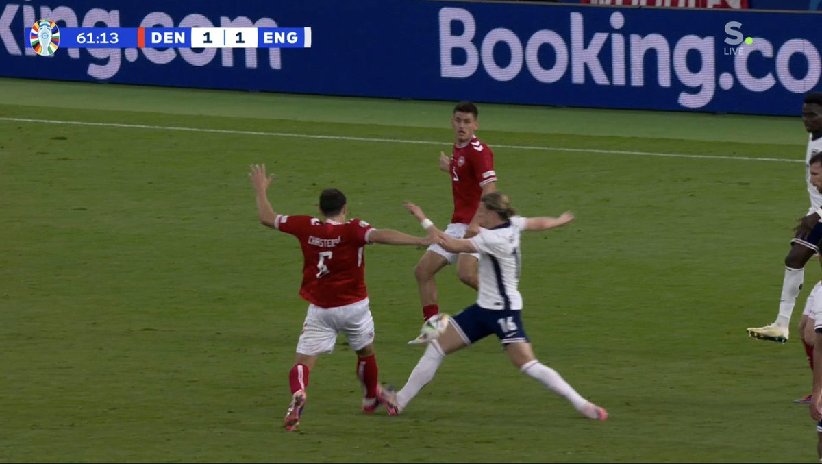 karry1387's tweet photo. Yellow card Gallagher!
#EURo2024 #DENENG https://t.co/TcM0XCgMd6