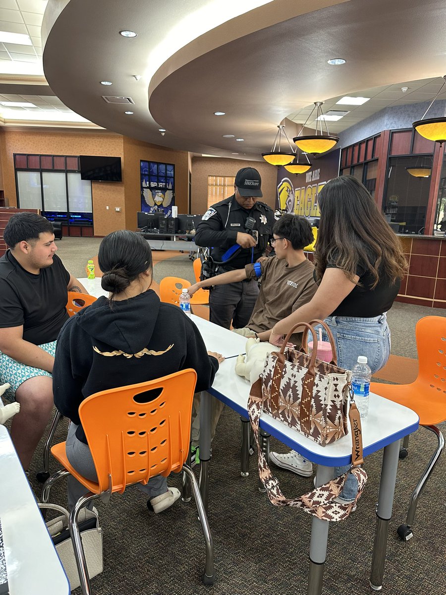 Vanessa35720128's tweet photo. Eagle Ops learning CPR, How to Stop the Bleed as well as having Presentations for Sexual Assault and Drug Awareness. #SEHSTheBest #EagleOps https://t.co/fhud9SYh2y