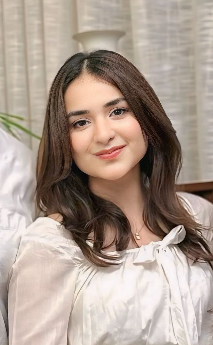 preciousn905k's tweet photo. Chehra hai ya Chand khila hai❤️
#YumnaZaidi https://t.co/IZVAKK7nUH
