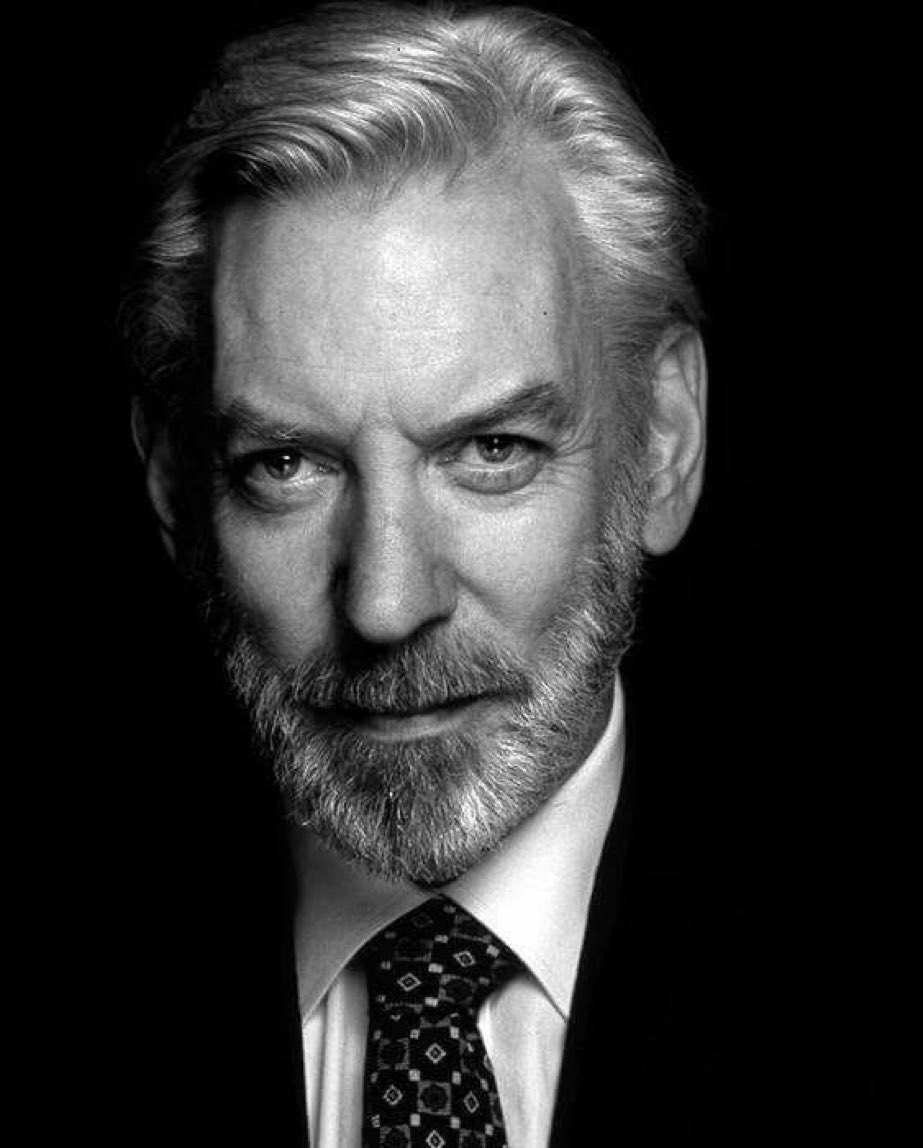 TheRickyDavila's tweet photo. Very sad news, legendary actor Donald Sutherland has passed away at the age of 88. Truly one of the greatest actors to ever hit the silver screen. May he RIP. 🙏 https://t.co/U2T90fbvi6