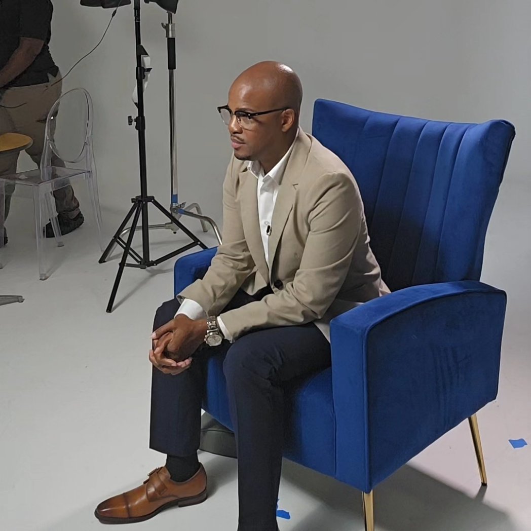 Leadershipblend's tweet image. In CEO mode...stay tuned! I'm back like I never left 😎 #contentday