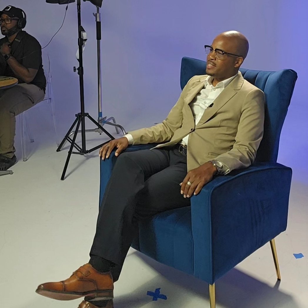 Leadershipblend's tweet image. In CEO mode...stay tuned! I'm back like I never left 😎 #contentday