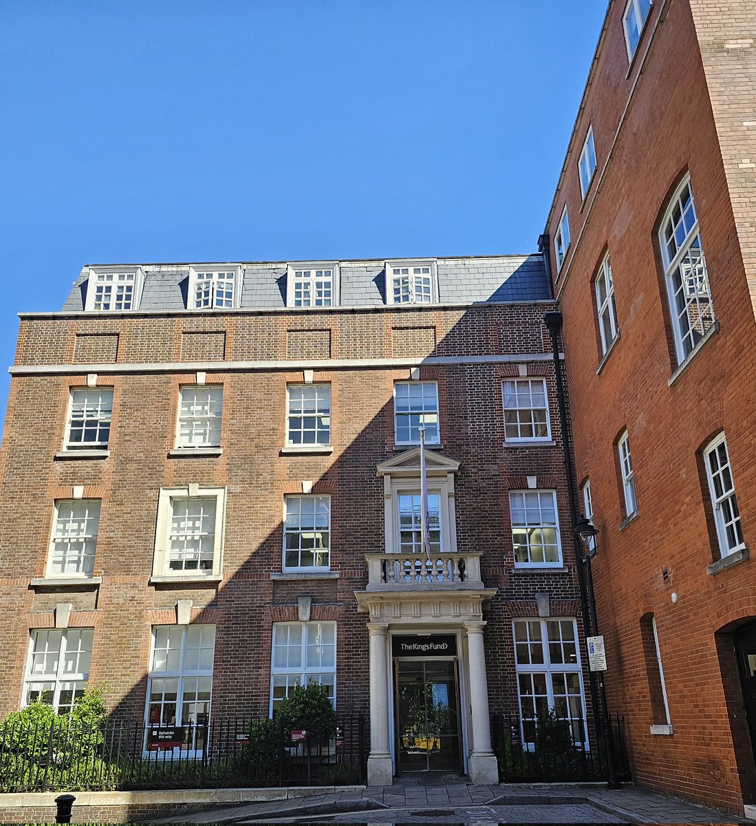 TseDorothyLab's tweet image. It was great to be at @acmedsci to meet Springboard awardees from different cohorts and #FLIER fellows. Informative talks were given by @filippetti_ml @DrMCrichton @BowermanNMD. It was good to discuss science, leadership, mentorship, and building the support network.@AMS_Careers